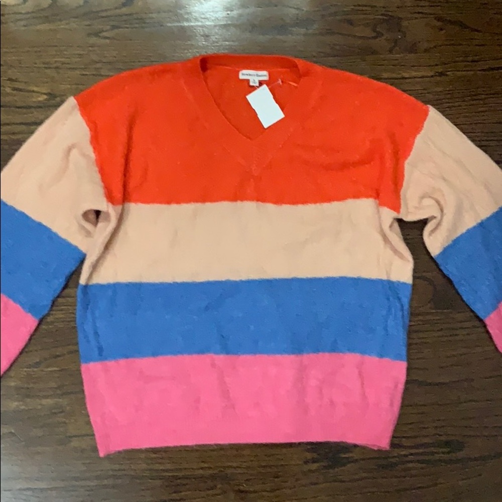 New sweater with tags